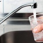 Uống trực tiếp từ máy lọc nước hay đun sôi tốt hơn cho sức khỏe